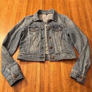 American Eagle Medium Wash Denim Trucker Jacket - Women's Medium
